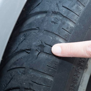 When is it advisable to change the tyres?