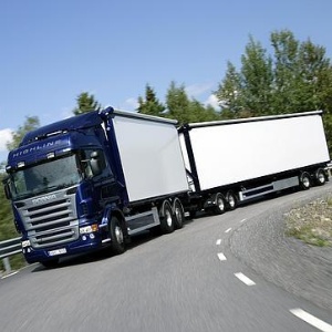Comida sana Detectar Piñón Circula con un camión que arrastra un remolque ligero, ¿qué documentos de  los vehículos debe llevar?